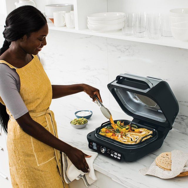 Ninja Foodi MAX PRO Grill & Heissluftfritteuse AG651EU in Schwarz und Silber mit Digitalanzeige - Bild 1