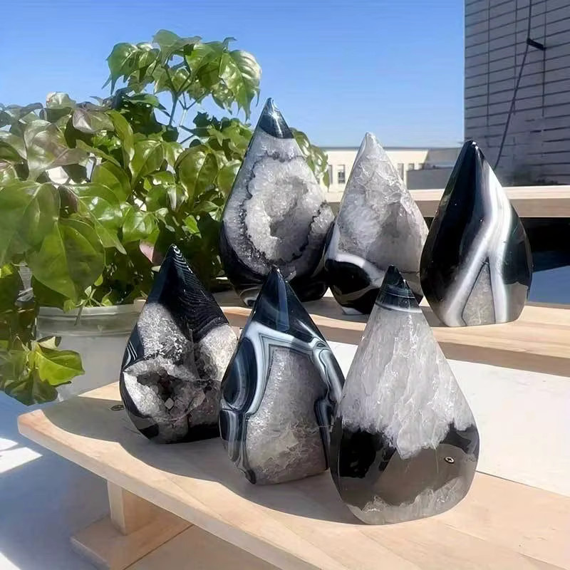 CrystalHola Achat-Pyramide in Schwarz-Weiß als dekoratives Stein-Element für deinen Schreibtisch - Bild 3