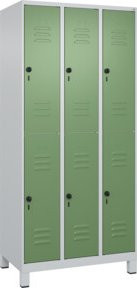 C+P Doppelstock-Spind Classic PLUS mit 3 Abteilen, Füße, Grau/Grün, H x B x T: 195 x 90 x 50 cm - Bild 1
