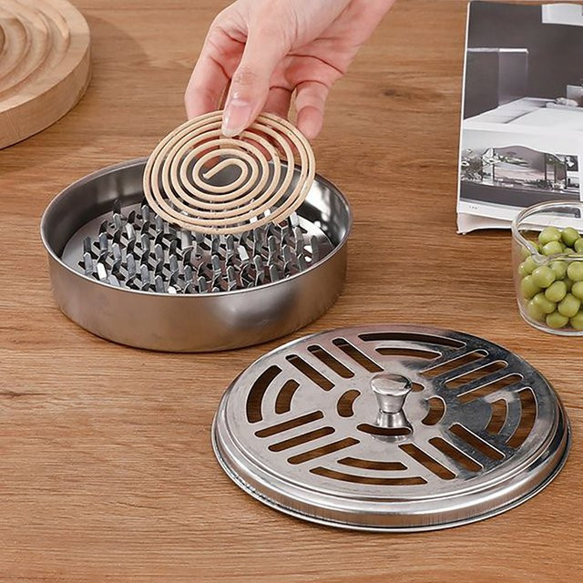 Hoeaden Mückenspulen-Halter mit Abdeckung in Silber für Camping und Outdoor - Bild 1