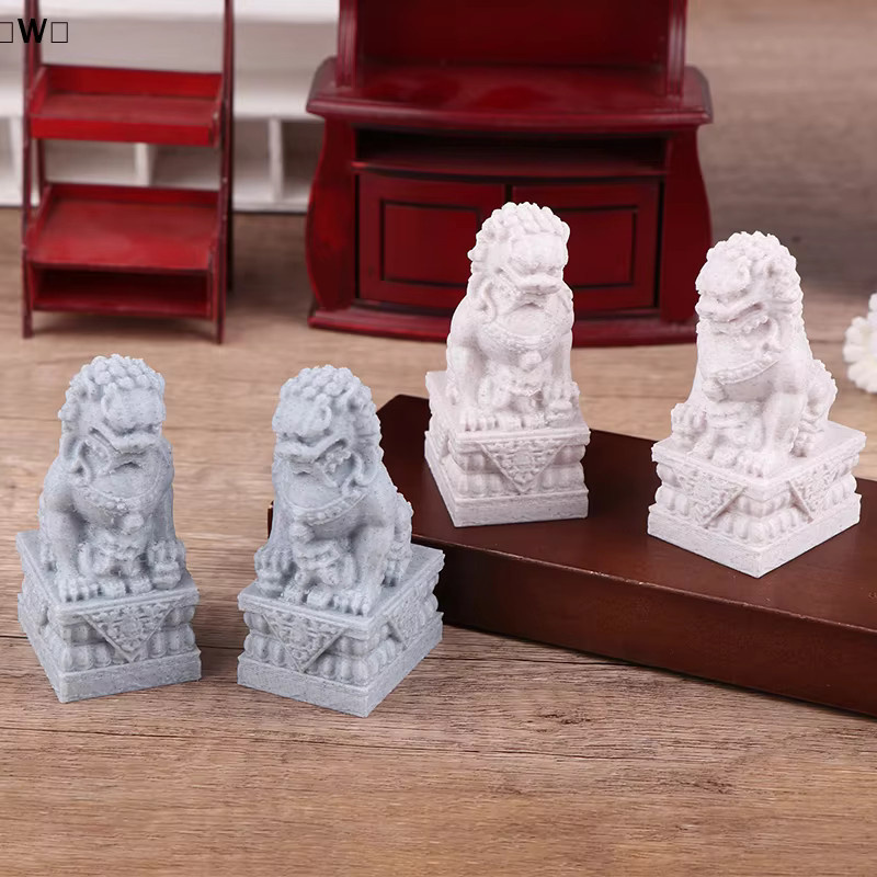 Paar simulierte Steinlöwenstatuen in Grau als Gartenornament für Puppenhäuser und Mikroszenen - Bild 2