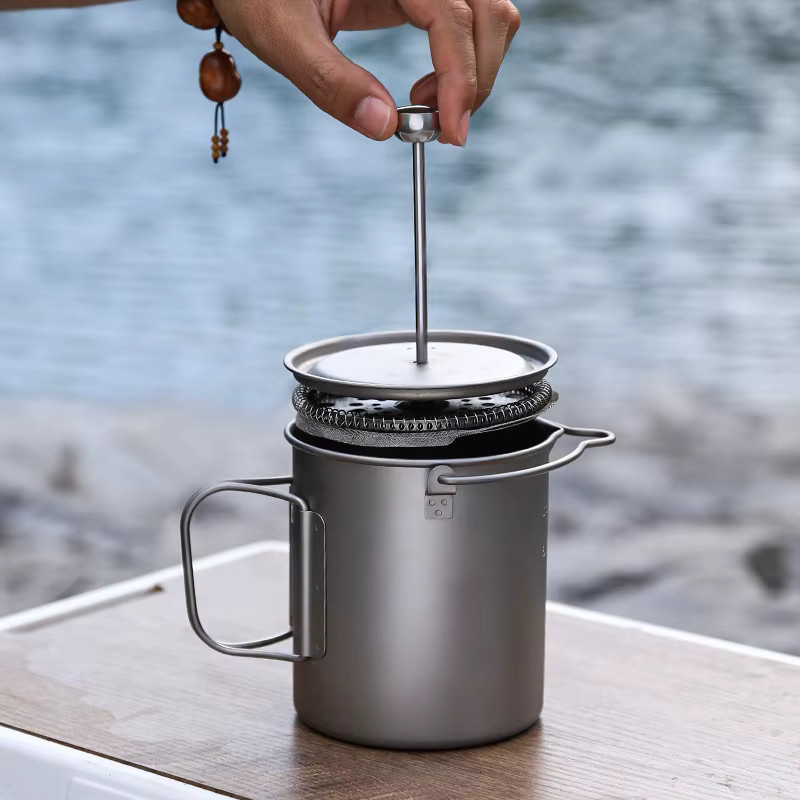 Camping Titan Espresso Kaffee Pressbecher aus Edelstahl mit Filtersieb, Silber, 750 ml - Bild 3