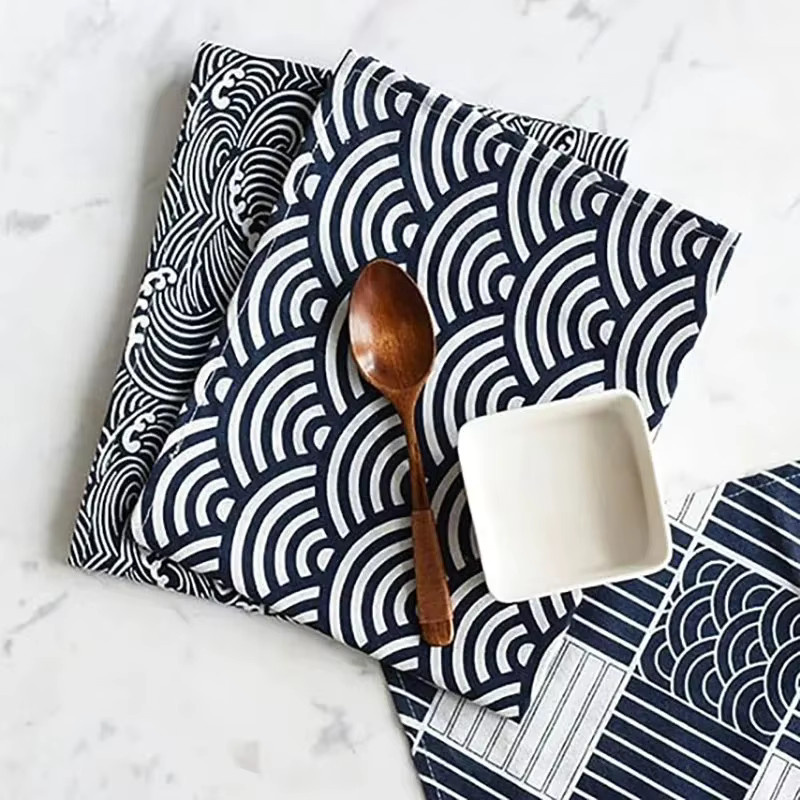 VIKAMA Tischset-Set aus Baumwolle mit Muscheldruck in Blau, schmutzabweisend und orientalisch im japanischen Design - Bild 2