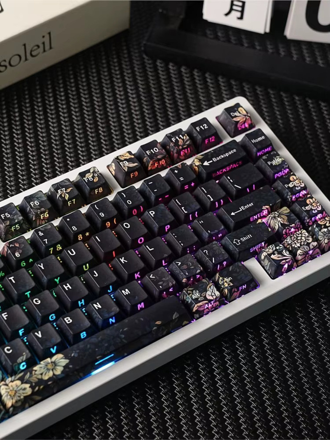 Readson Mechanische Tastatur Tastenkappen mit Blumen-Design im Cherry-Profil aus PBT mit seitlicher Beschriftung für Deutsch, Englisch, Spanisch, Französisch, Russisch, Japanisch und Arabisch - Bild 3