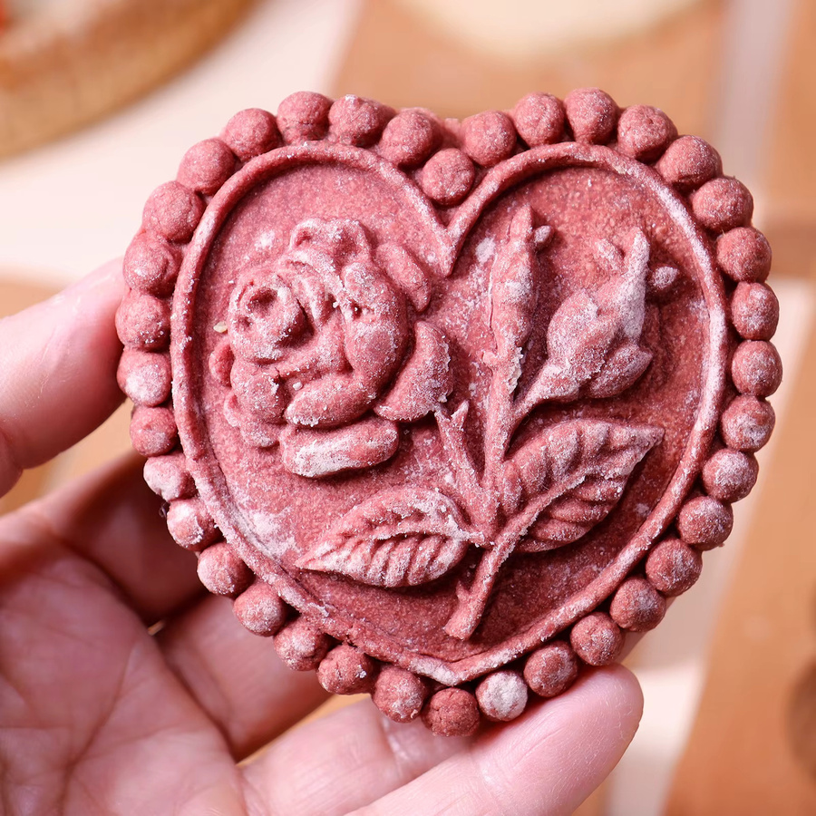Cippes Keksformen aus Buchenholz mit Herzmustern in Braun zum Ausstechen von Keksen, Fondant und Kuchen - Bild 3