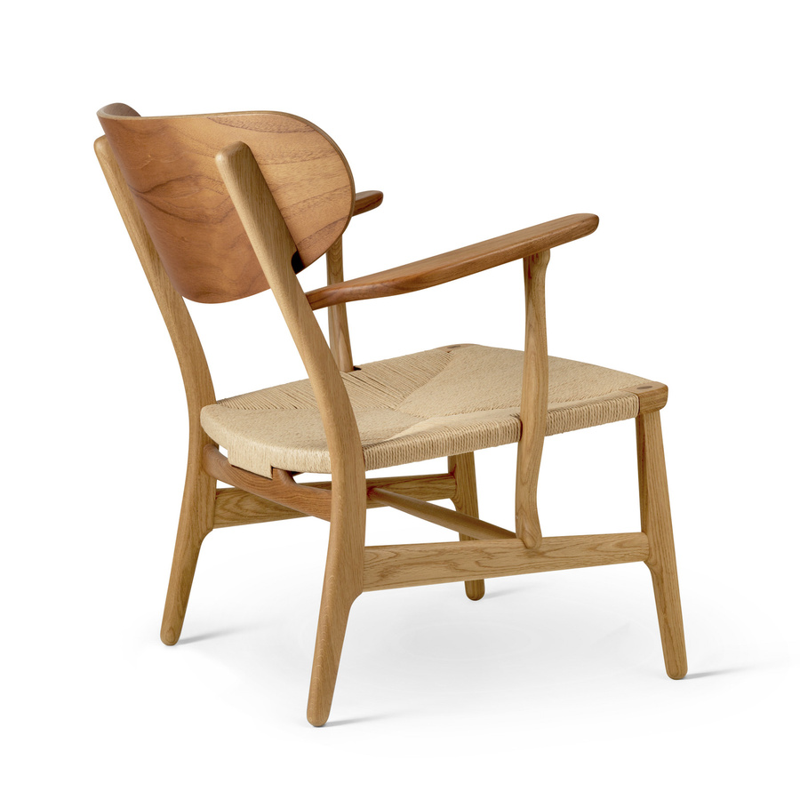 Carl Hansen & Søn CH22 Sessel mit Armlehnen in Braun aus Massivholz und Papierkordel - Bild 3