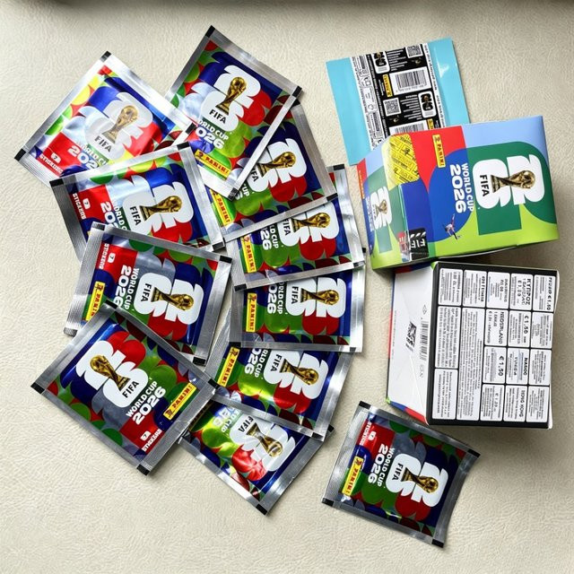 Panini Fußball Sport Sammelsticker Box, 50 Packungen, ab 18 Jahren - Bild 1