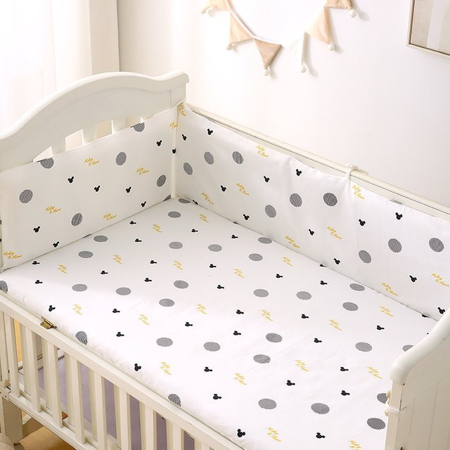 Gepolsterte Babybett-Schutzbeschiene mit Cartoon-Druck in Weiß - Bild 1