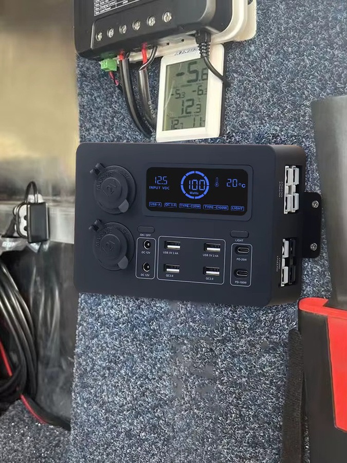 Tragbare 100W Powerbox mit LCD-Display und LED-Leuchten, 12V Mini-Adapter für Fernseher, Geländewagen und Boote, Schwarz - Bild 2