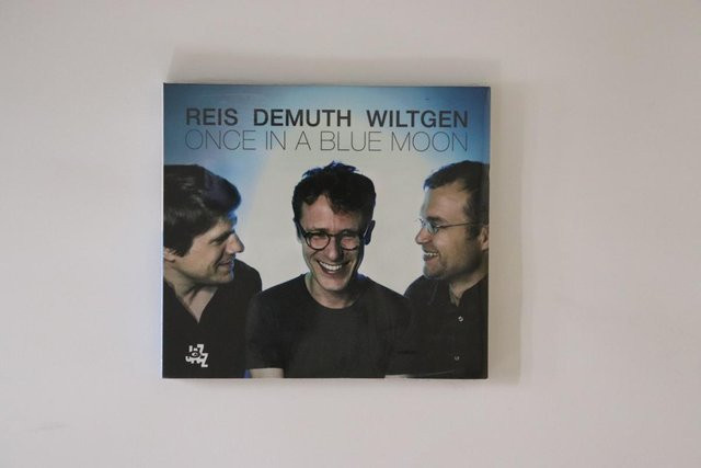 Michel Reis, Marc Demuth, Paul Wilt - Once In A Blue Moon CD - C.A.M. Jazz 2018 - Jazz Album in Grau - Bild 1