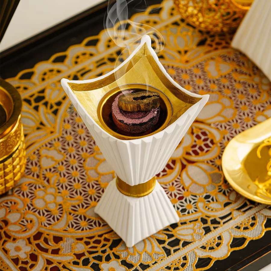 Moderner Eckiger Räucherstäbchenhalter aus Keramik in Weiß als luxuriöses Aromatherapie-Ornament für dein Wohnzimmer - Bild 3