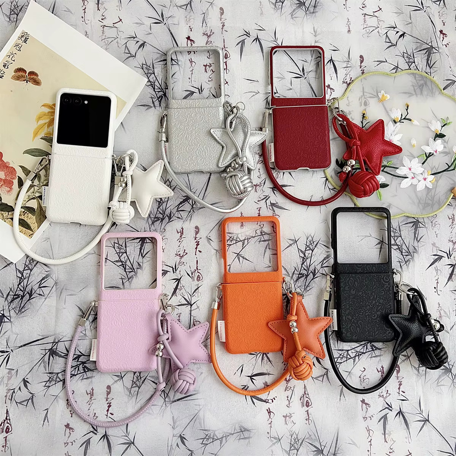 Magnetische Motorola Handyhülle mit Retro-Blumenmuster und Lederseil für Razr 60 Ultra und Razr 50 Ultra in Weiß mit Scharnier-Schutz - Bild 2