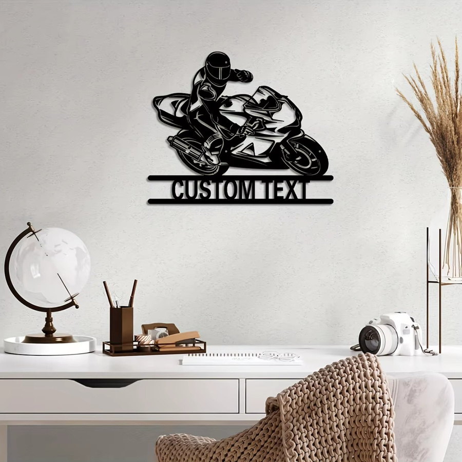 Personalisiertes Motorradfahrer-Wandschild aus Metall in Schwarz von Hello Young mit individuellem Namen im modernen Design - Bild 2