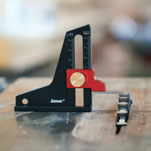 Wnew Tiefenmesser aus Aluminiumlegierung in Schwarz – Verstellbarer Höhenmesser für die Holzbearbeitung an Werkbank-Sägetischen und Frästischen - Bild 1
