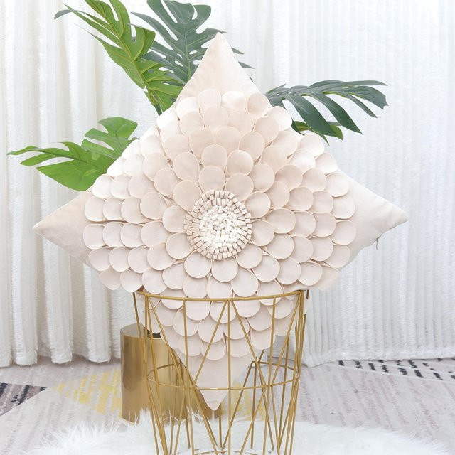 JMG Clothing Kissenhülle in Beige mit floralem Blütenblatt-Design, Nordischer Stil, B/B: 45 x 45 cm - Bild 1