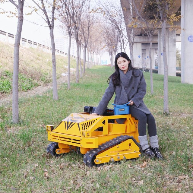 TONGZHONG Ferngesteuerter Grasschneider Schlegelmäher Roboter Crawler in Gelb mit 550 mm Schnittbreite und CE-EPA-Zertifikat - Bild 1