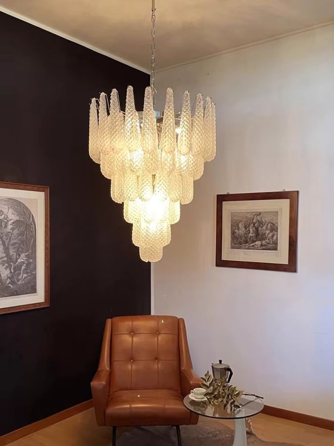 Handgefertigter Murano-Glas-Kronleuchter von Homelover im Mid-Century-modern Stil, Farben: Weiß, Rosa, Blau, aus Italien - Bild 1