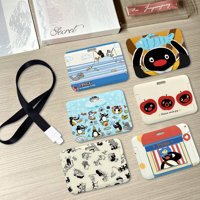 52TOYS Kartenhalter mit P-Pingu-Druck und abnehmbarem Schlüsselband aus Kunststoff - Bild 1