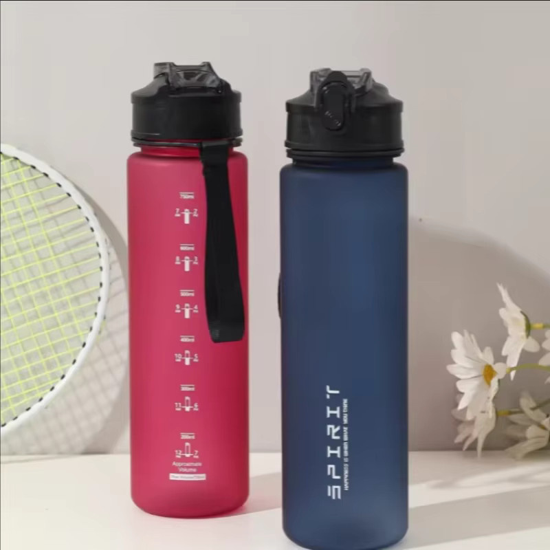 Fantia Sportwasserflasche in Blau mit Strohhalm und Trageschlaufe, 750 ml auslaufsicherer BPA-freier Trinkbecher für Fitness und Camping - Bild 4