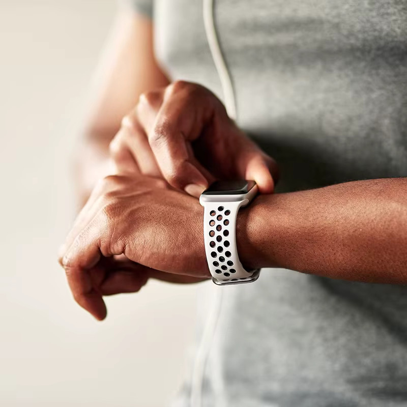 RWBANDS Silikon Sportarmband für Apple Watch und iWatch in Schwarz und Blau - Bild 2
