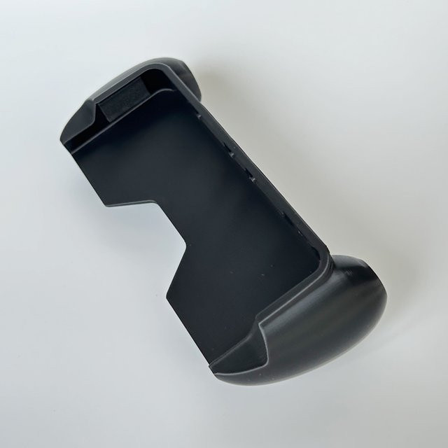 Ergonomischer 3D-gedruckter Griff für Retroid Pocket Flip 2 von SUMMEROCKS in Schwarz oder Lila - Bild 1