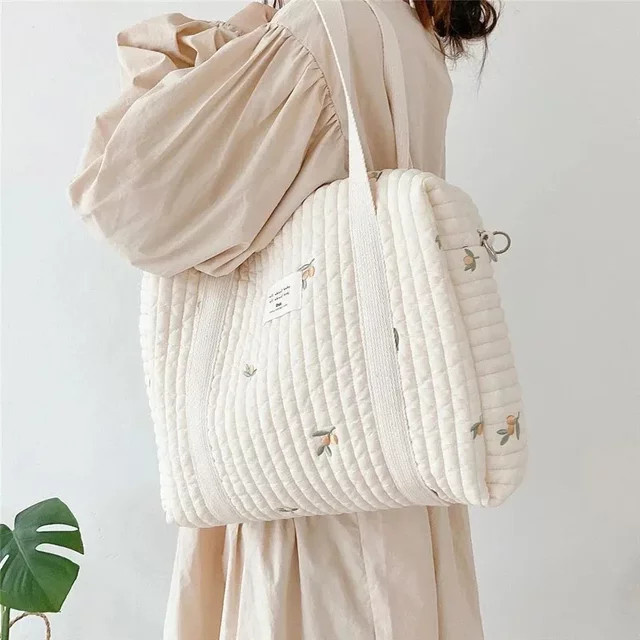 Wickeltasche für Neugeborene mit Stickerei als praktische Windel-Aufbewahrung und Umhängetasche für den Kinderwagen - Bild 1
