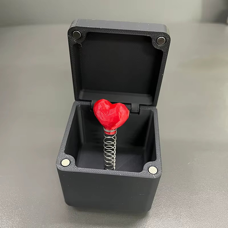 Liebe Rose Überraschungsbox als Scherzartikel in Rot für Valentinstag und Weihnachten - Bild 2