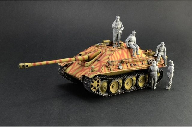Italeri Sd.Kfz.173 Jagdpanther + Winter crew, Fahrzeuge, Braun - Bild 1