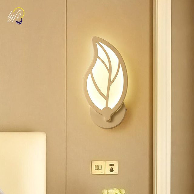 Moderne LED-Wandleuchte von lyfs in Weiß für Wohnzimmer, Schlafzimmer und Flur mit warmweißem Licht - Bild 1