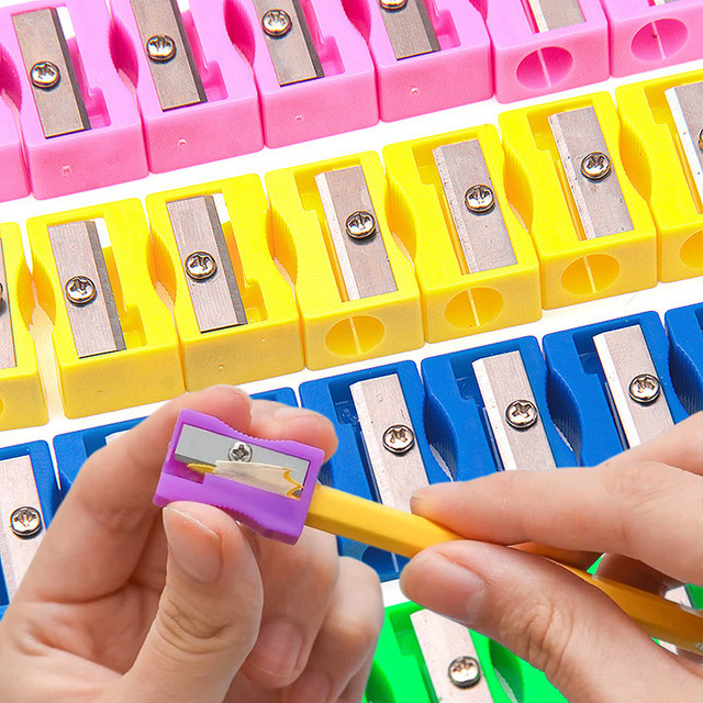 Bleistiftspitzer aus Kunststoff für Schule und Büro in Multicolour von XJM - Bild 1