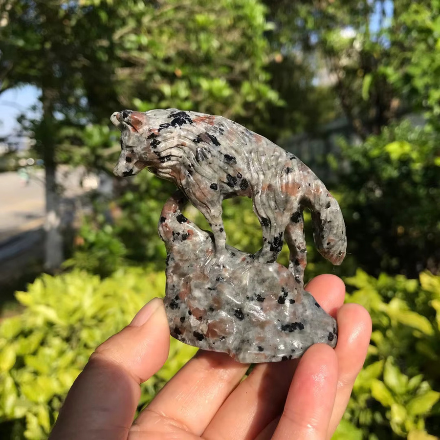 Handgeschnitzter Yooperlite Kristall-Quarz Wolf aus Naturstein, Farbe Grau, Höhe: 7,5 cm, TAIHESJ Deko-Ornament - Bild 2