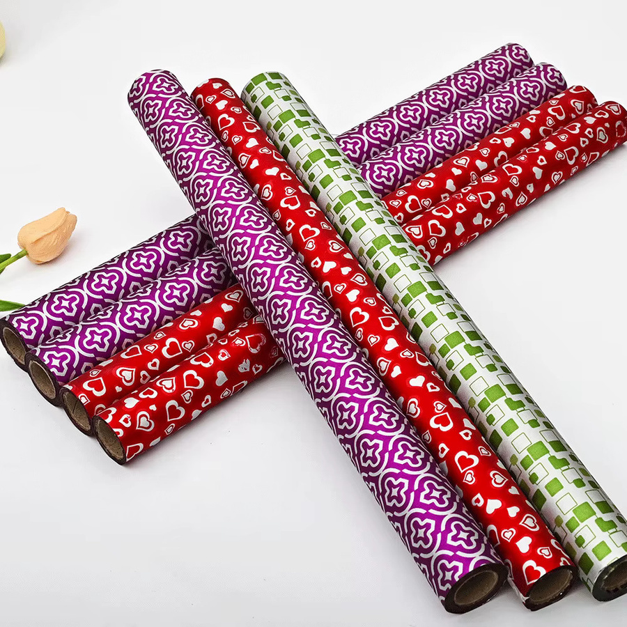 Wasserfestes PVC-Geschenkpapier mit rotem und weißem Herzmuster, rosa Streifen und grünem Laub, 1 Rolle, 10 m - Bild 3