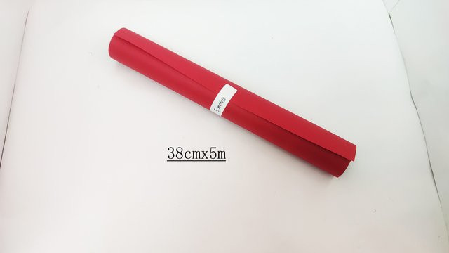 Rotes Kraftpapier als umweltfreundliches Geschenkpapier und Polsterpapier für den Versand - Bild 1