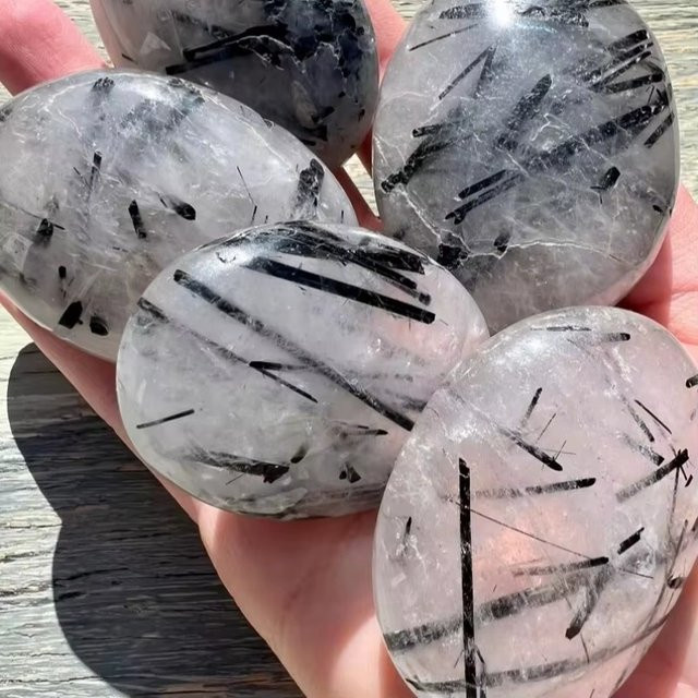 CrystalHola Schwarzer Rutilquarz Palm-Stein als natürlicher Kristall für Aquariendekoration und Hausgarten, Schwarz, Oval - Bild 1