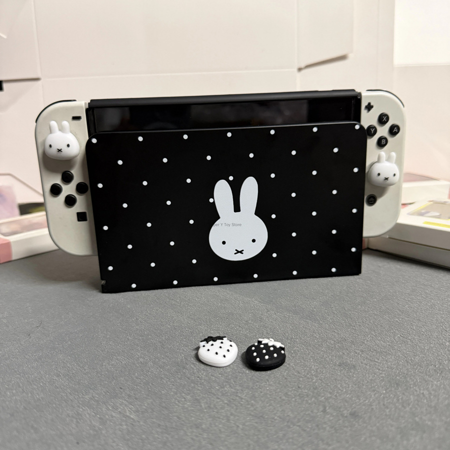 Millie Sturzsichere Hartschutz-Hülle für Nintendo Switch OLED mit Polka-Dot-Miffy-Muster in Schwarz - Bild 5