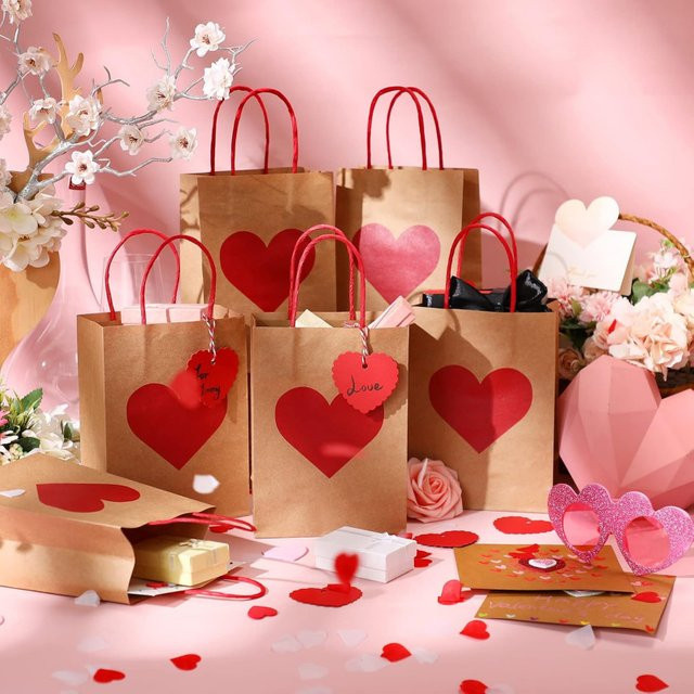 10 Stück Valentinstags Geschenktüten aus Kraftpapier mit Etiketten und Griffen in Rot und Rosa für Valentinstag und Hochzeit - Bild 1