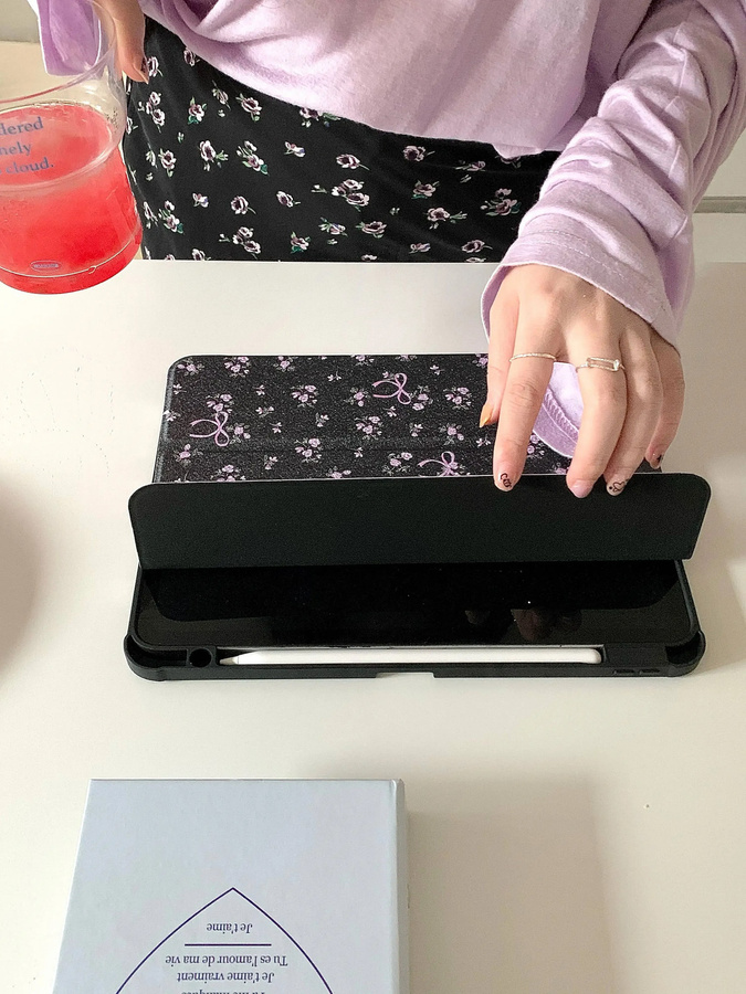 BLOCROSS Spiegel-Acryl Smart Case für iPad mit Stifthalter in Silver oder Black - Bild 3