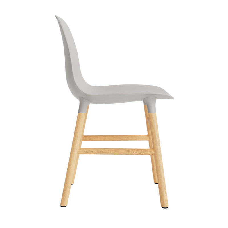 Normann Copenhagen Form Stuhl in Grau mit Holzgestell und Kunststoffschale im skandinavischen Design - Bild 2