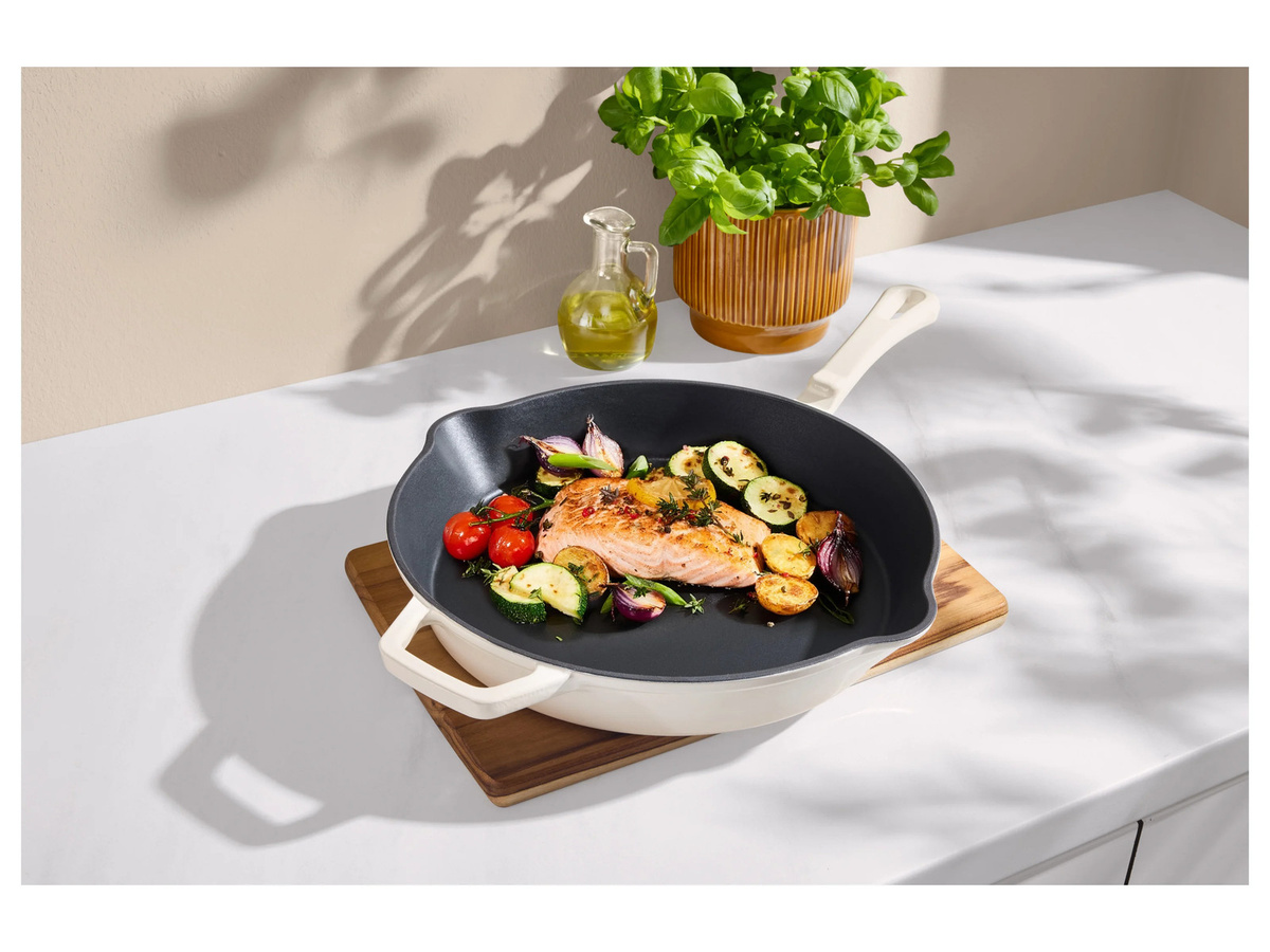 SILVERCREST Premium-Gusseisenpfanne aus emailliertem Gusseisen in Beige, Durchmesser: 30 cm - Bild 2