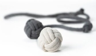 LucyBalu Knot Balls Katzen Wurfspielzeug, grau/weiß - Bild 1
