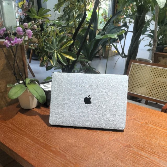 Glänzende Laptop-Hülle für Apple MacBook Air und Pro in Silber - Bild 1