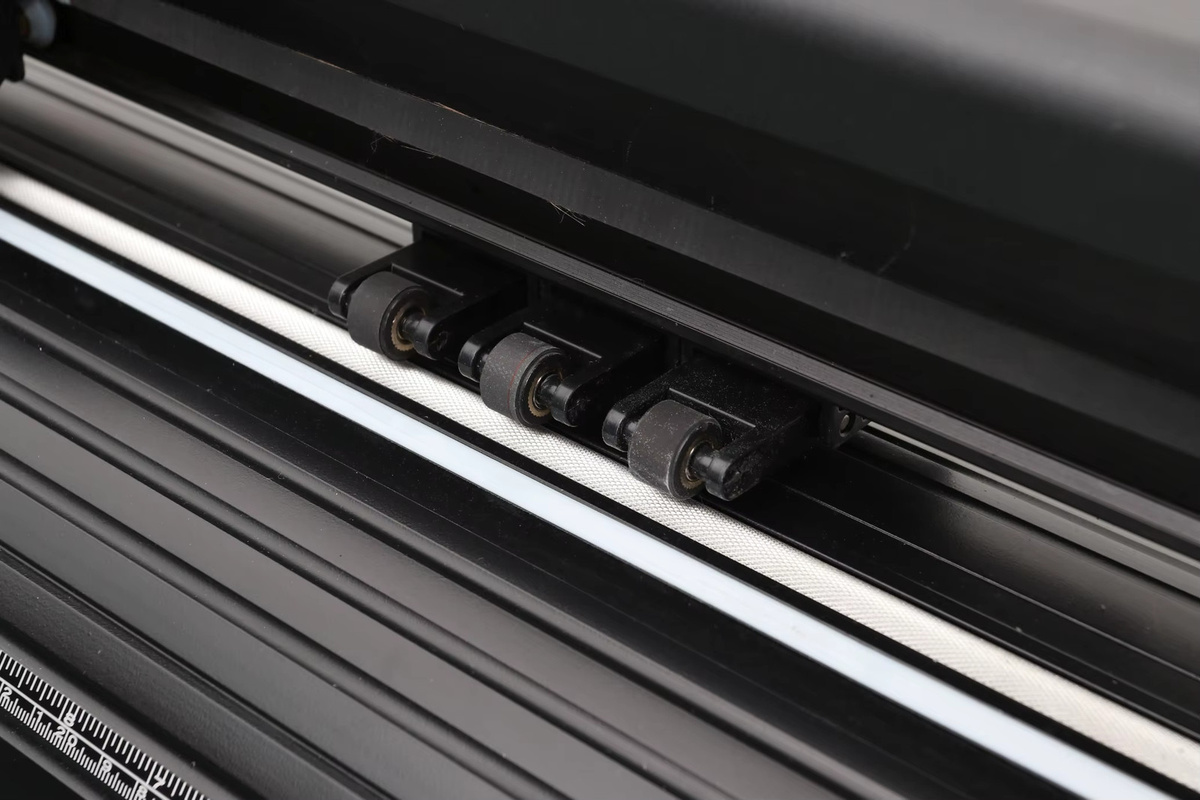 BMAD KH-720 Vinyl-Schneidemaschine 28 Zoll mit Ständer, halbautomatische Plotter-Schneidemaschine für Kontur-Aufkleber und Schilderherstellung in Schwarz - Bild 2