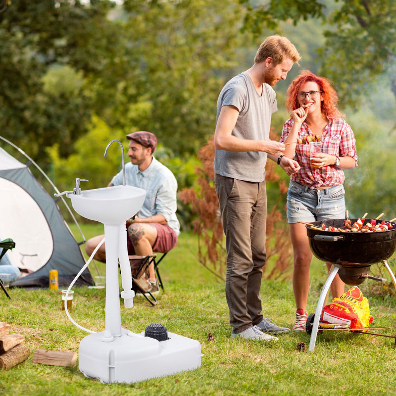 Outsunny Tragbare Handspüle für Garten und Camping mit 17L Wassertank, Handtuchhalter und Fußpumpe, Grau, B/T/H: 51 x 33,5 x 103 cm - Bild 2