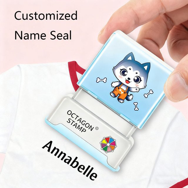 Personalisierter Namensstempel in Blau für Kleidung und Textilien, wasserfester und lichtechter Textilstempel für Babys, Kinder und Erwachsene - Bild 1