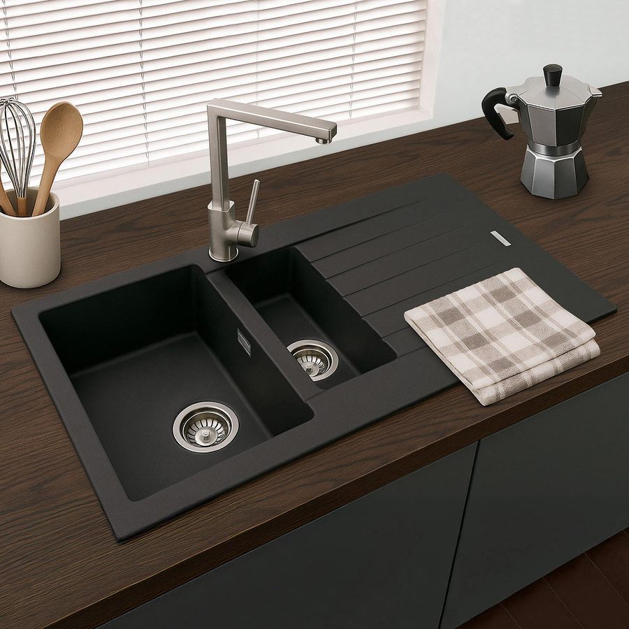 Harlyn Daymer Granitspüle mit 1,5 Becken und reversibler Abtropffläche, Schwarz, B: 100,0 cm, T: 50,0 cm, H: 20,0 cm - Bild 1
