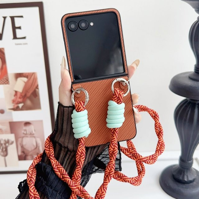 Stoßfeste Handyhülle aus gewebtem PU-Leder mit Umhängeband für Motorola Razr 60 Ultra, Razr 50 und Razr 40 in Blau - Bild 1