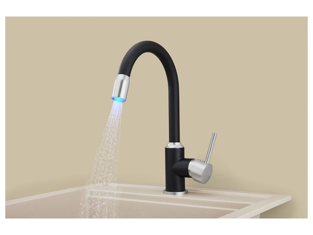 LIVARNO LED-Spültischarmatur mit schwenkbarem Auslauf in Mattschwarz und Edelstahl-Optik - Bild 2