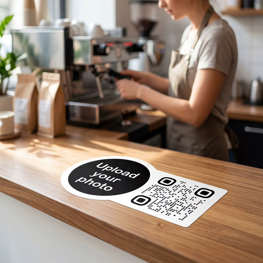 Personalisierte QR-Code-Aufkleber mit Logo in Beige und Weiß aus Papier für professionelle Geschäftsetiketten - Bild 3