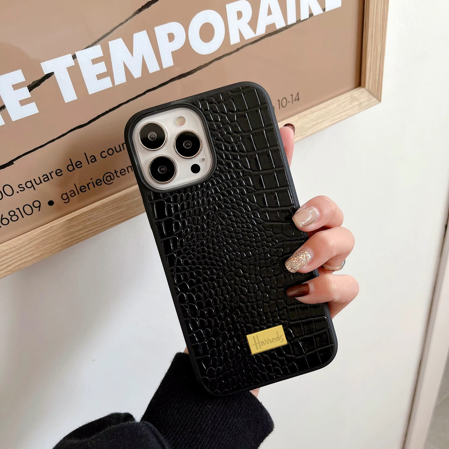 Luxuriöse iPhone Handyhülle aus PU-Leder mit Metall-Buchstaben und stoßfester Rückseite für Apple iPhone 17 16 15 14 13 12 Pro Max - Bild 3