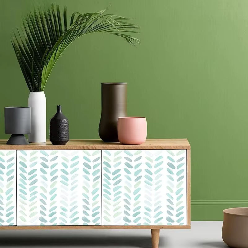Selbstklebende Boho Tapete von KALYNN in Grün und Weiß mit Blatt-Design - Bild 2